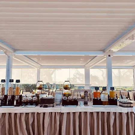 Ξενοδοχείο με διαμερίσματα Capo Bianco 4*